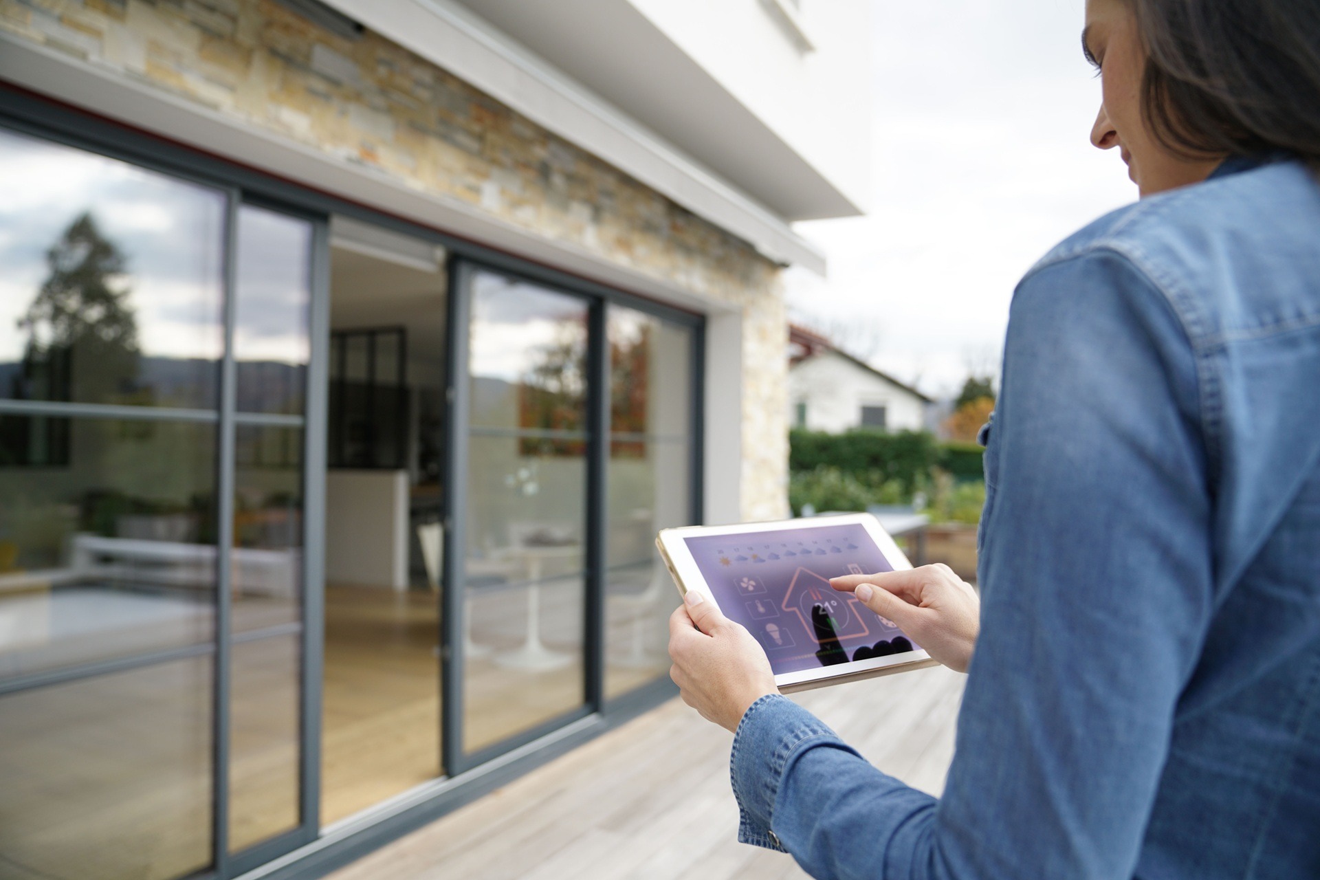 Photovoltaik Weimar Smart-Home-Steuerung außen

